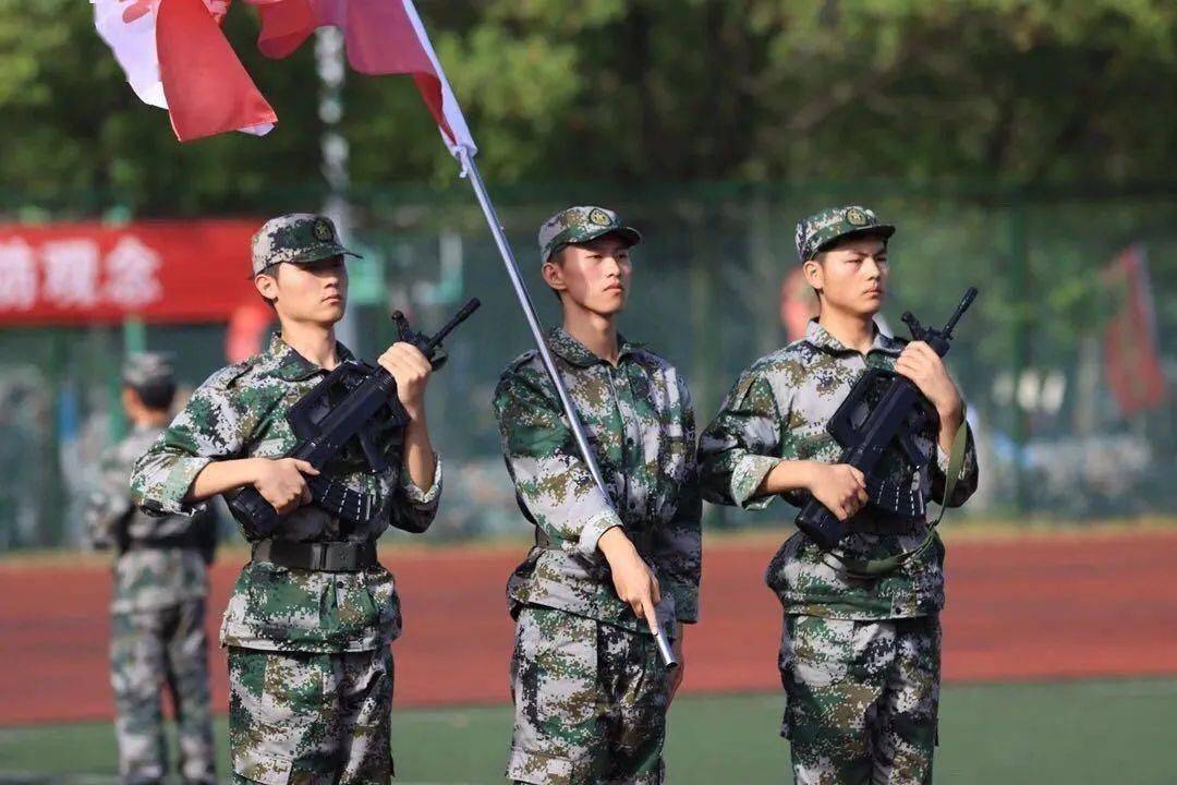 芜湖这所高校新生军训"杀气腾腾"!