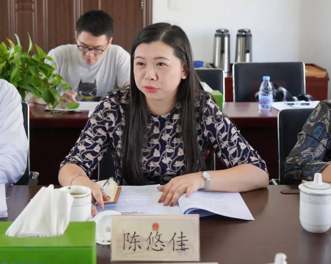 市人大常委会法工委副主任张婷婷来朱泾镇人大基层立法联系点开展调研