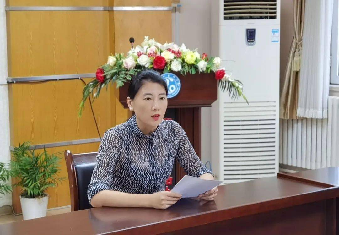 徐文静副校长从市,区两级教研的层面总结归纳了语文教学与教研工作的