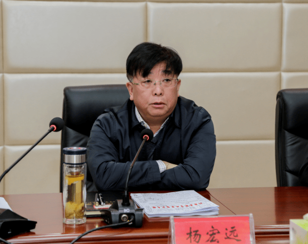 张集智在纳雍县脱贫攻坚工作调度会上强调: 一鼓作气 一战到底 坚决打