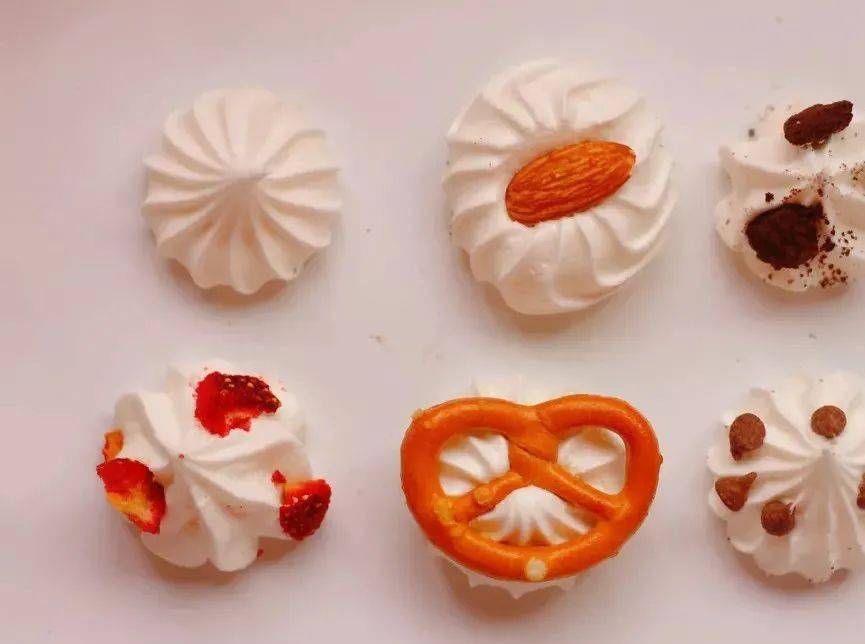 烘焙圈子蛋白糖可爱的多变造型入口即溶的美妙口感西点装饰的利器
