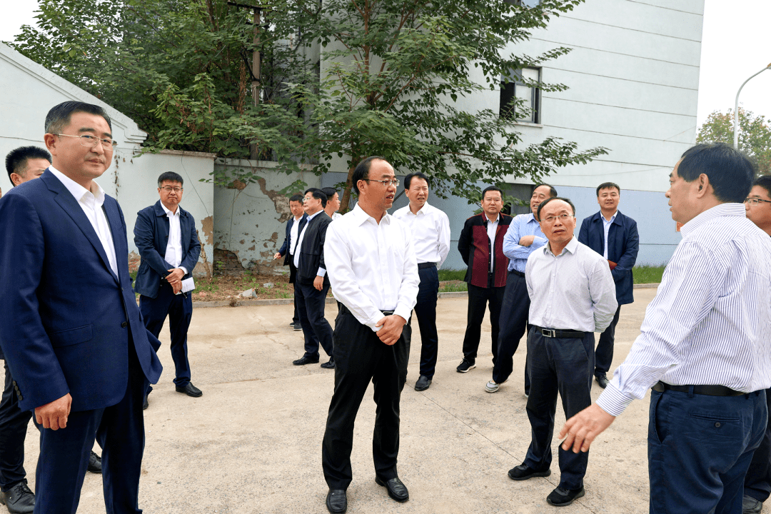 县委副书记县长郑春伟采取四不两直方式检查推进这项工作