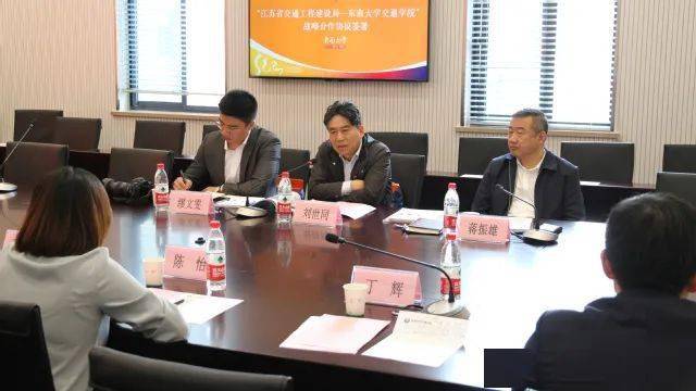 交通学院岩土学科学术带头人刘松玉教授和桥梁学科学术带头人黄侨教授