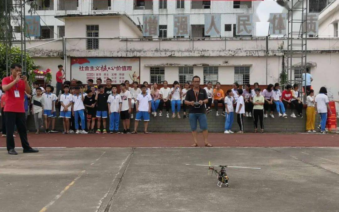 2020年茂名市培蕾科普行动科普进校园活动在高州市谢鸡中学举行