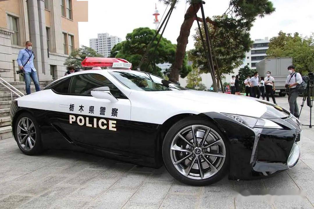 日本高性能警车再添猛员!雷克萨斯 lc500 入列