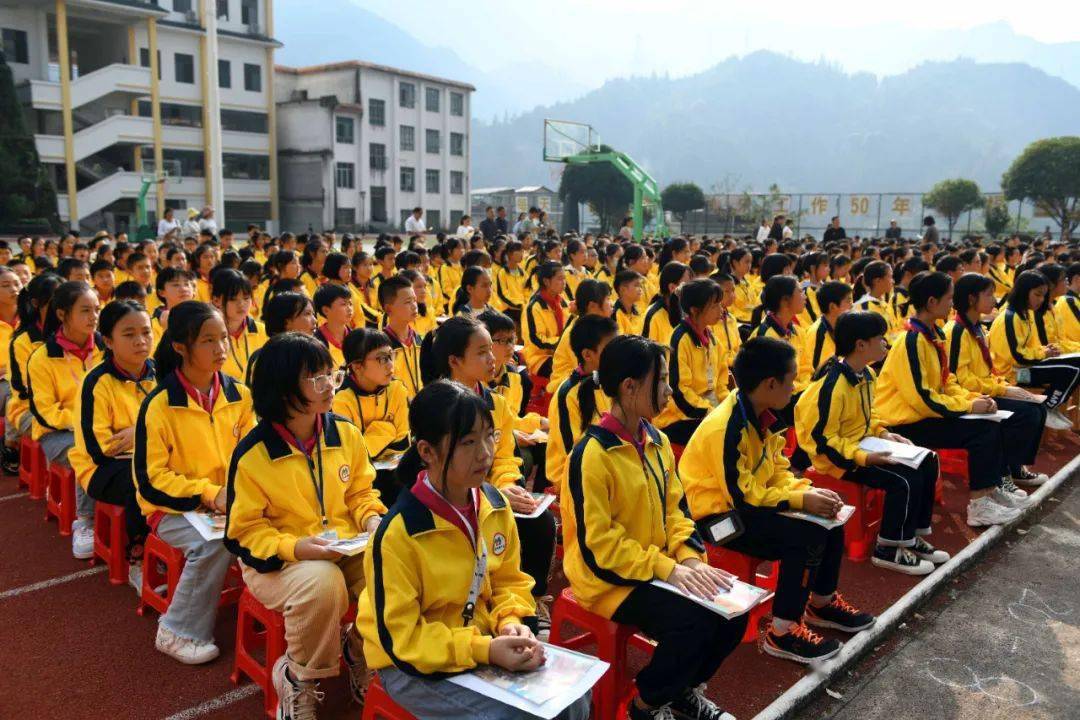 龙胜民族中学开展初一少先大队建队主题活动