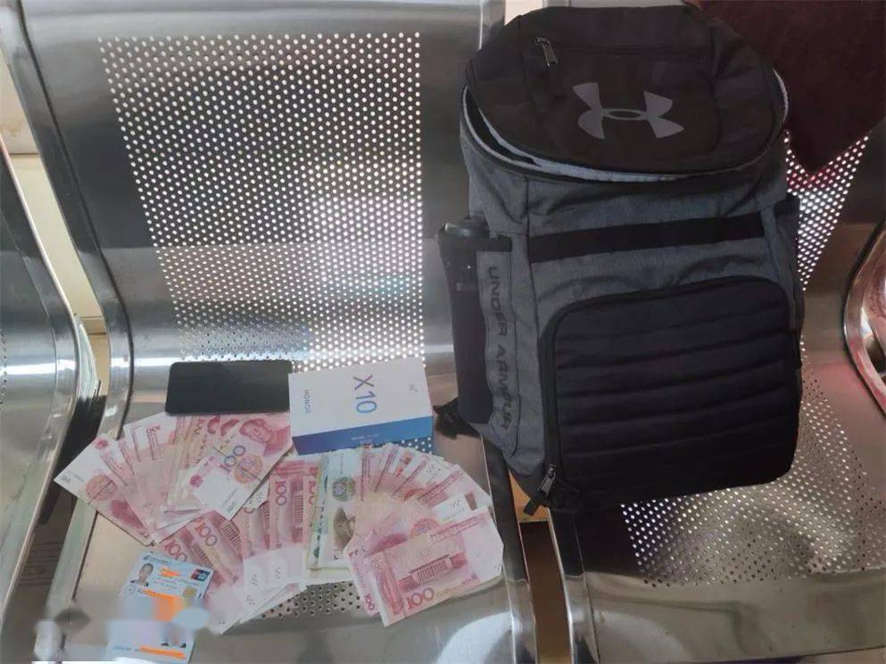 日行一善乘客大意丢包公交人及时找回