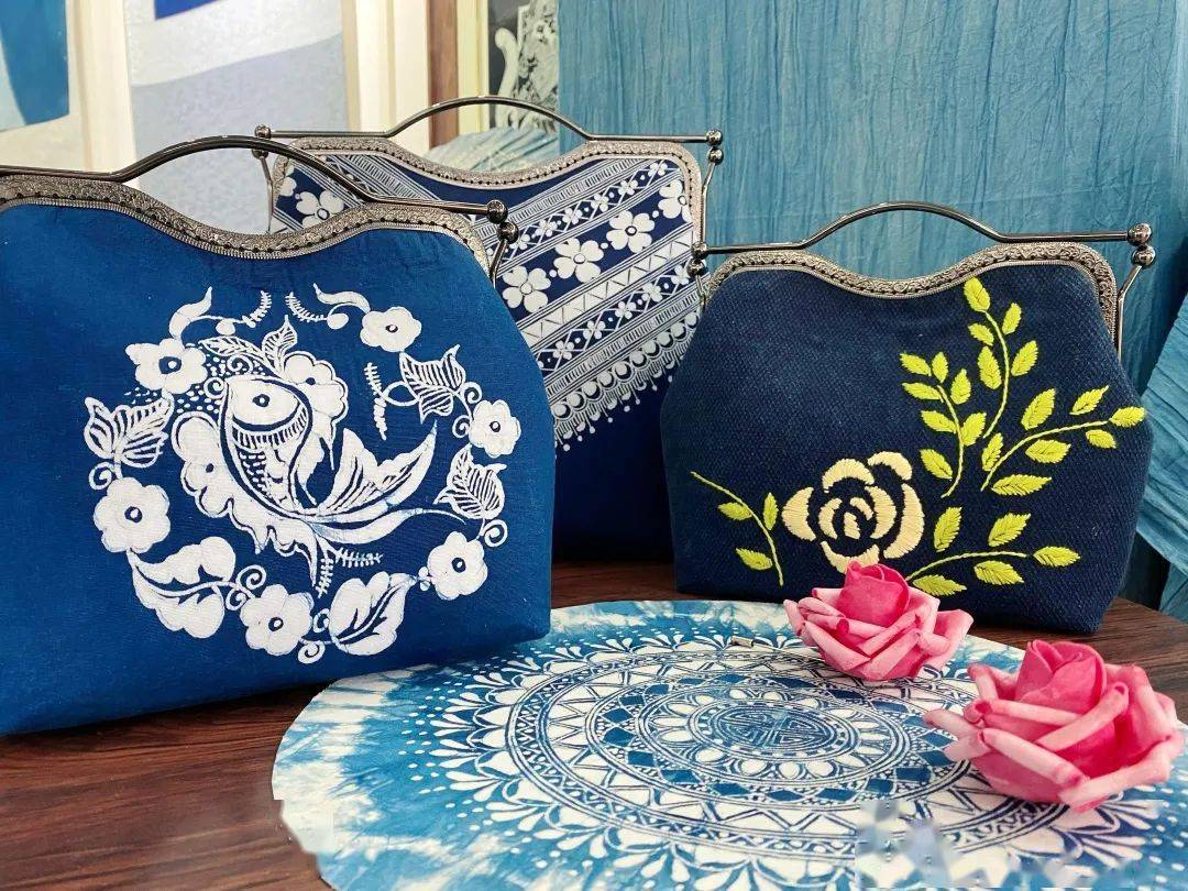 国庆蜡染,是我国古老的少数民族民间传统纺织印染手工艺