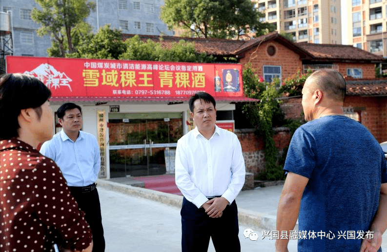 县委书记赖晓军调研创卫工作