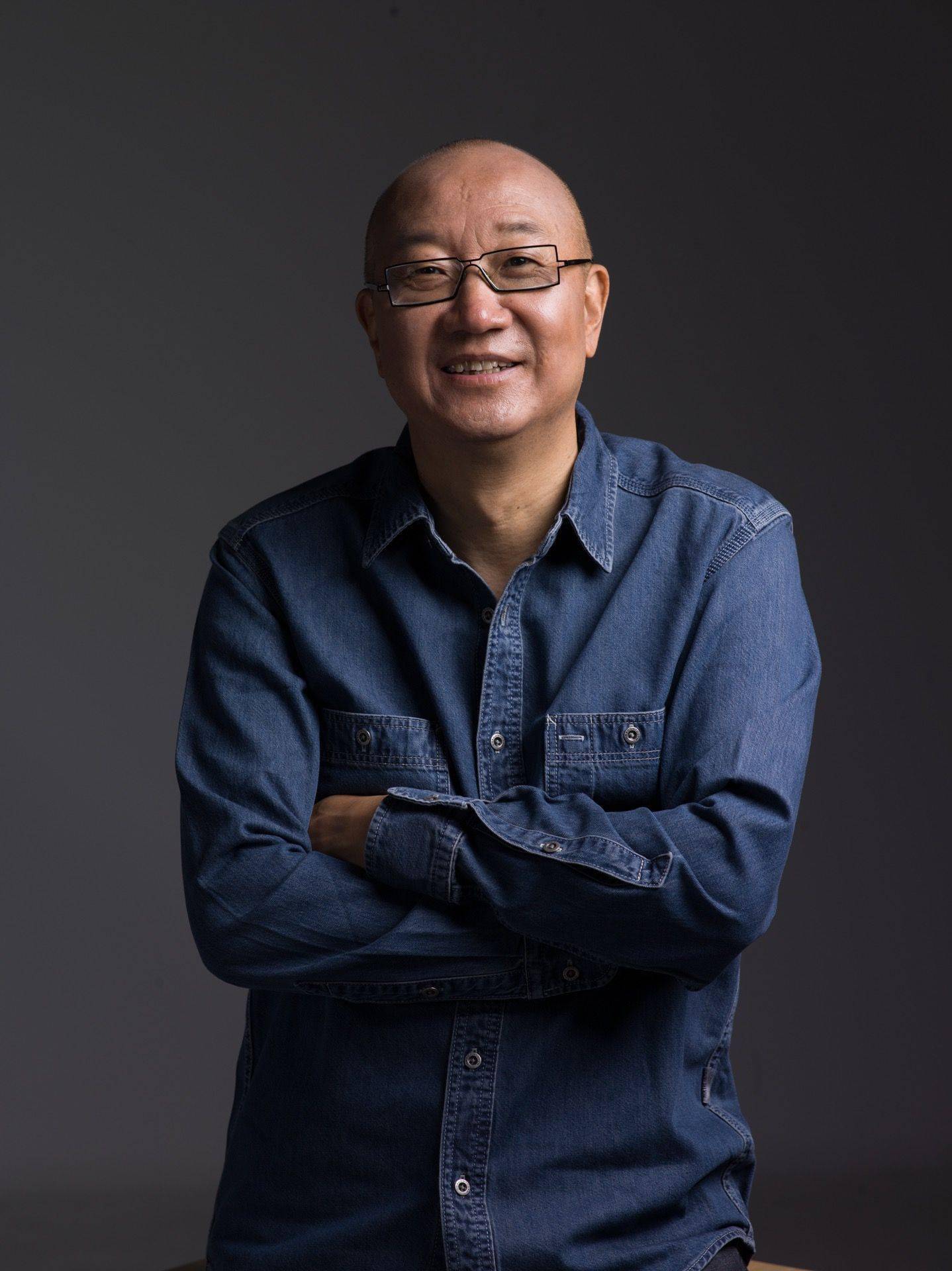 无意投资影视,冯仑说生活中的总裁都不"霸道"丨对话_人生