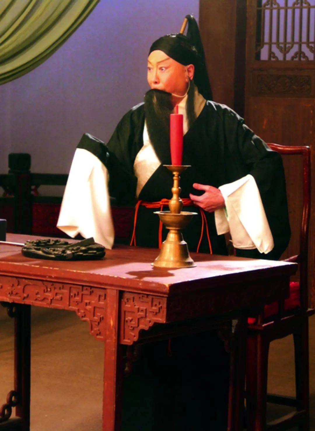 套》谭元寿演出《定军山》谭元寿先生在京剧舞台上拼搏了80多个春秋