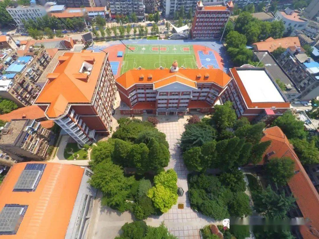 上下滑动阅读更多武汉市第六中学前身是1903年由德国人创办的德华学堂