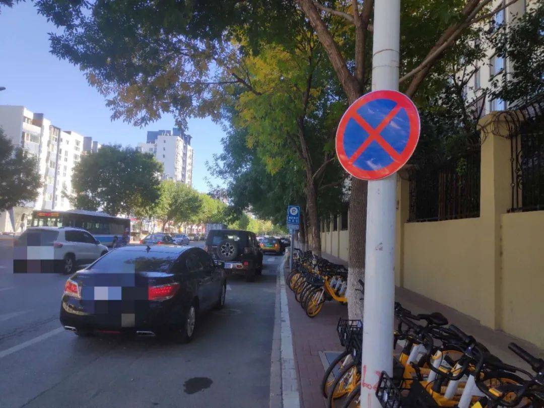 禁停牌下乱停车!通州这些道路违章停车谁管管!_阻碍交通