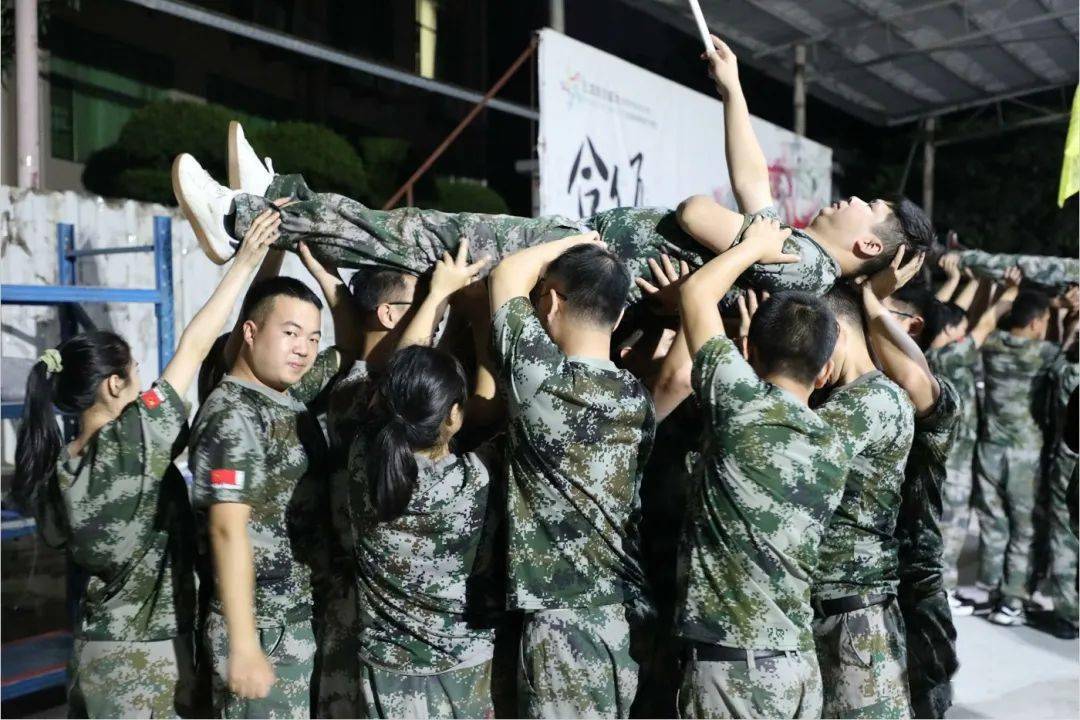 超越极限挑战自我全员运动a家家居拓展训练