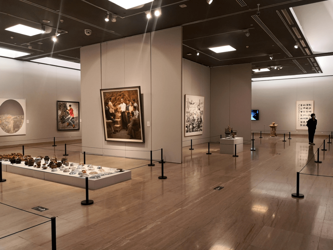 青蓝相继江西师范大学建校80周年美术作品展在中国美术馆开幕