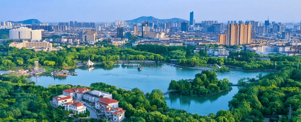 《江阴日报》正在暨阳大地缓缓展开一幅城市文