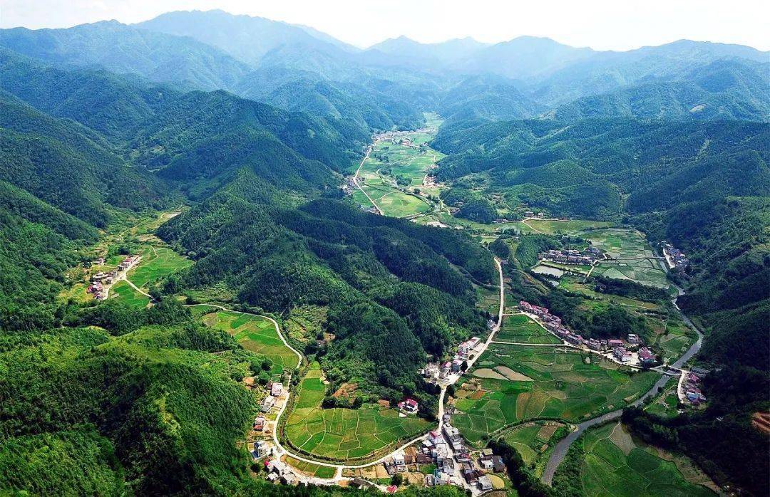 帮扶的修水县杭口镇坪下村先后选派扶贫干部接续驻村关于实施精准扶贫