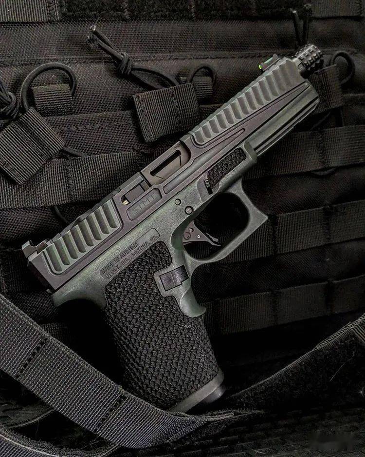 极致美学使用statement防御公司滑套拼装的格洛克手枪美图