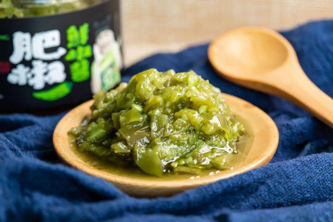 打开盖子,绿椒的香味就扑面而来,闻起来香味比辣味更甚!完全被惊艳!