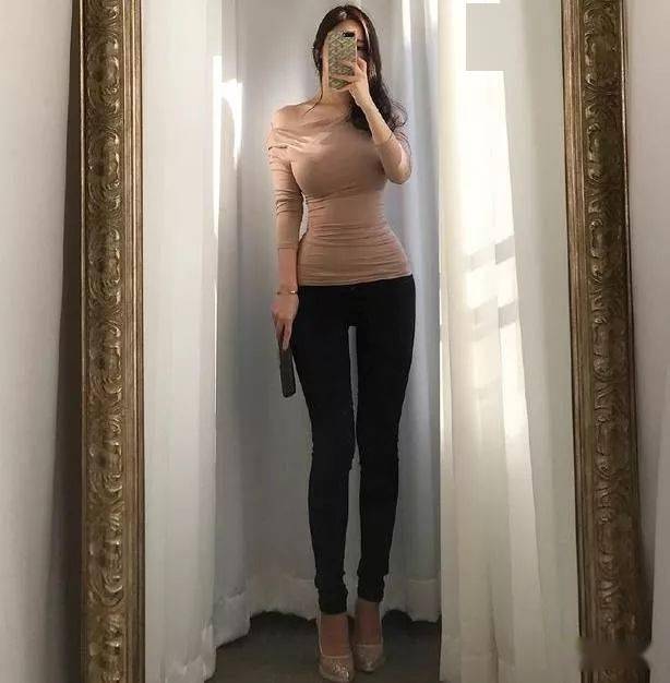 独特魅力的牛仔裤美女身材比例很好彰显女神范
