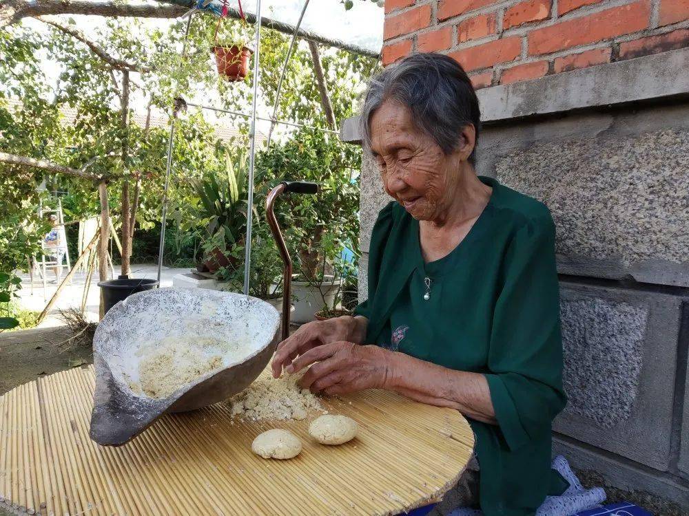 节约粮食这一天吃糠咽菜体验课开课了