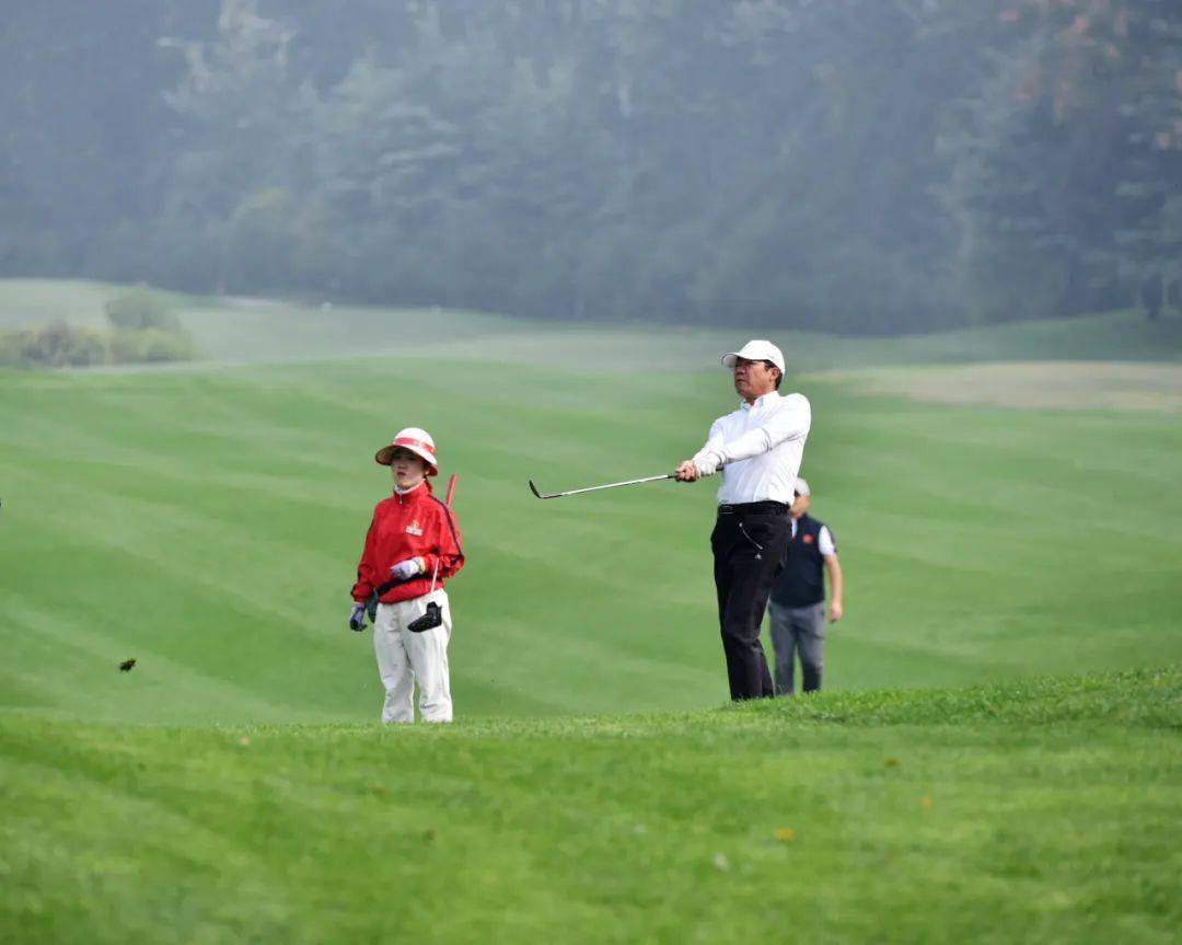 第二轮首日战报2020金沙湖高尔夫观邸杯第七届河南省高尔夫队际联赛