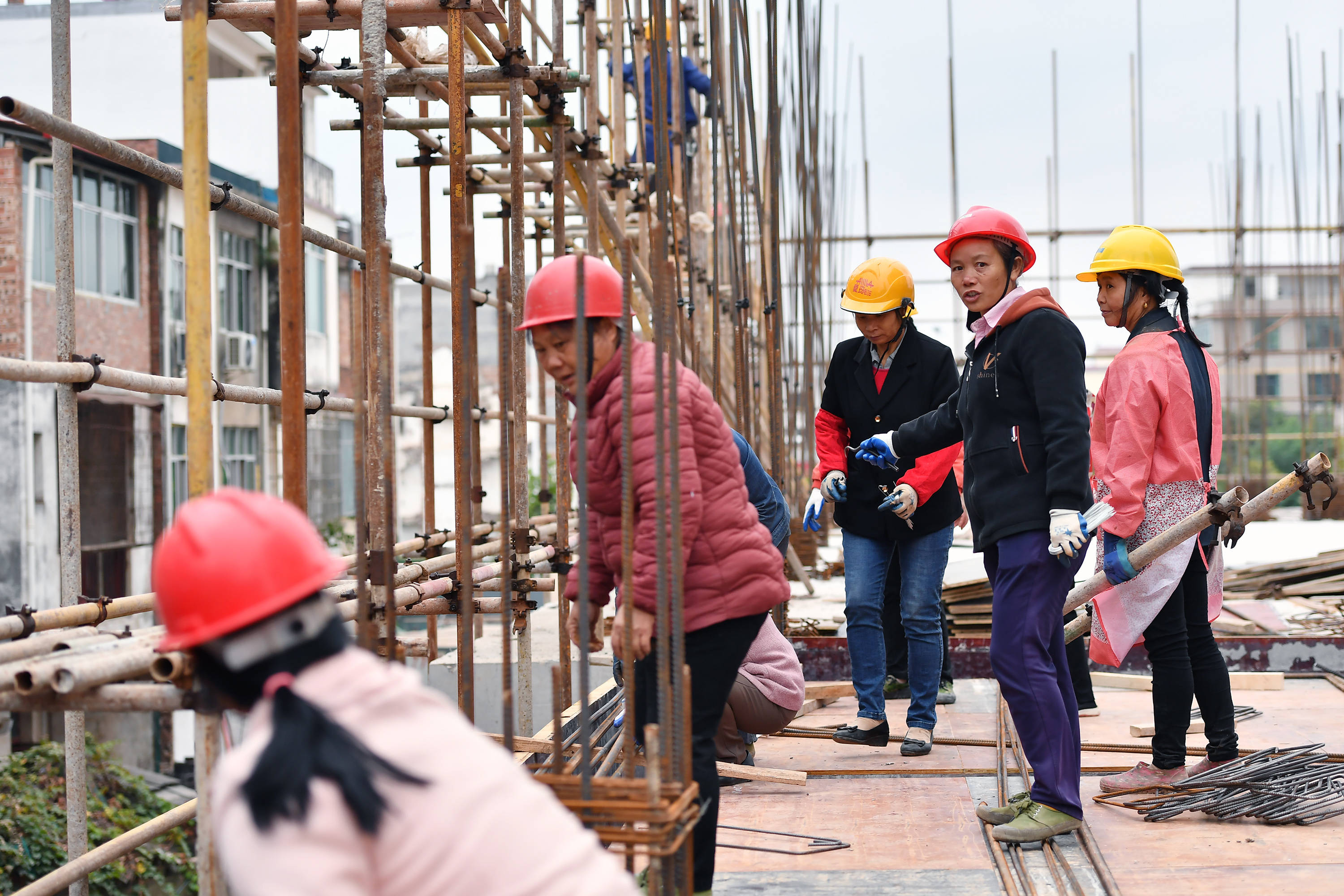 江西赣州:"女子务工队"展风采