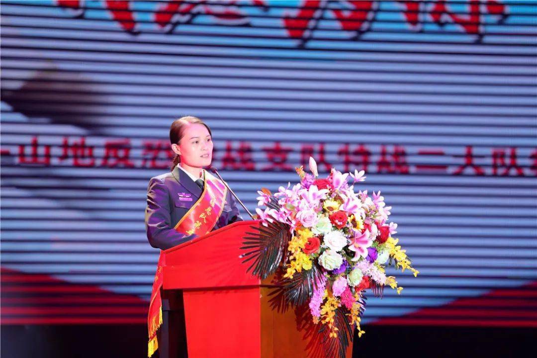 武警新疆总队举行第五届三疆五美先进事迹报告暨颁奖大会