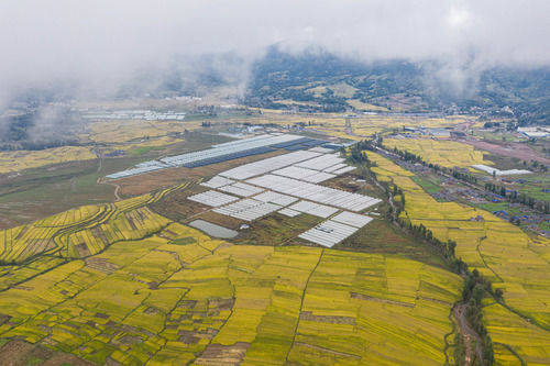 鸟瞰大凉山腹地昭觉县