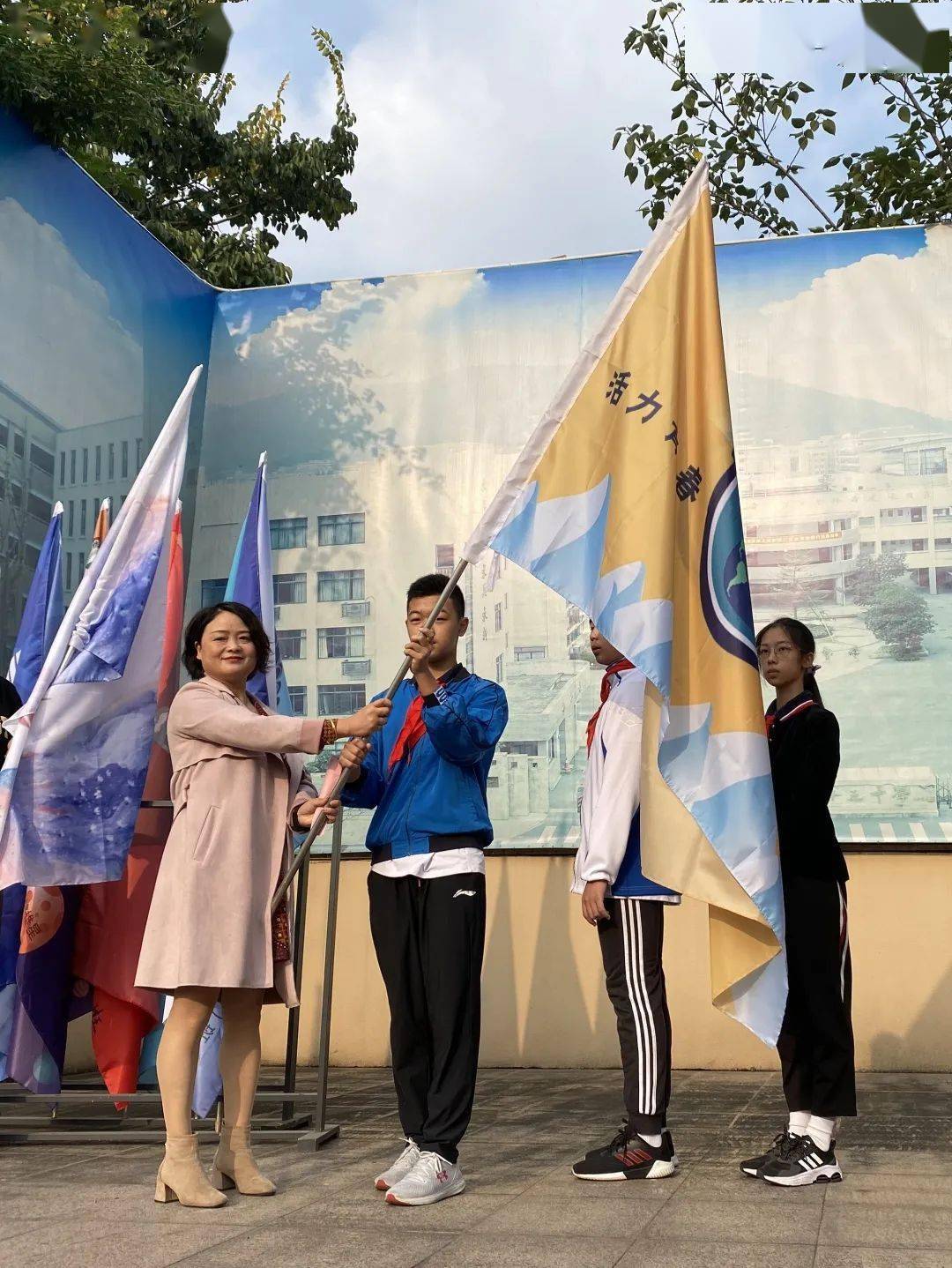 举行初一年级浙大名人班命名和授旗仪式 杭州市第十五中学教育集团 10