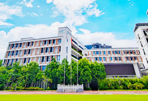 南山脚下前海之滨深大附中等你来深圳大学附属中学公开招考2021届毕业