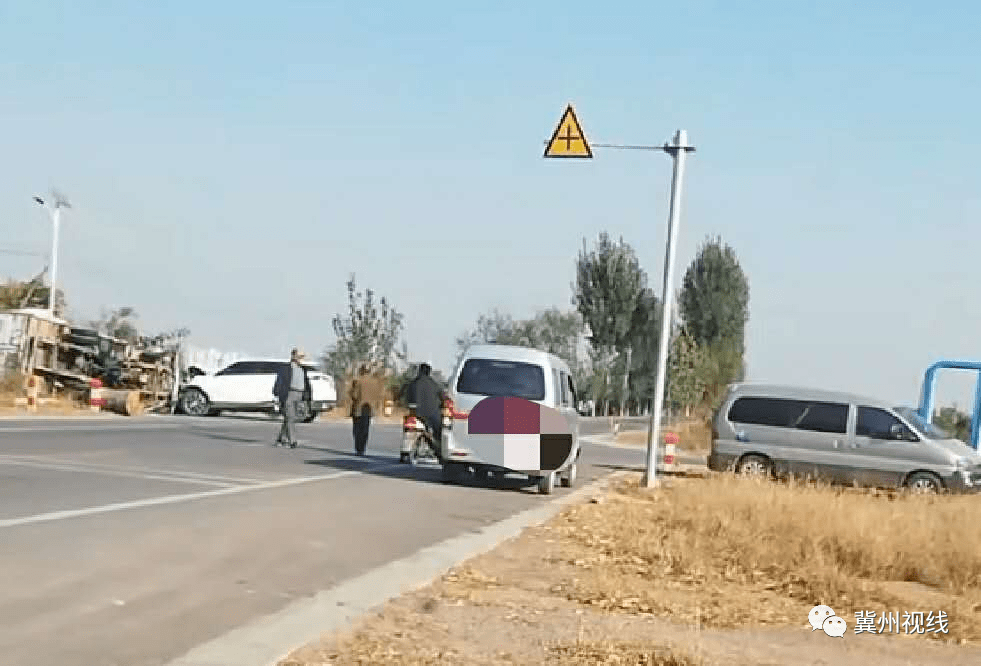 衡水上班族注意明天有大霧交警放大招這樣停車一律拖走慘貨車直接被