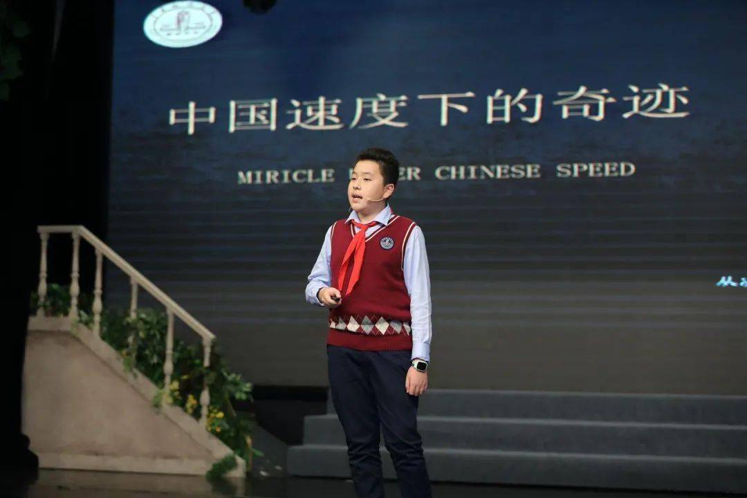讲好中国故事三位少年演说家登上领奖台