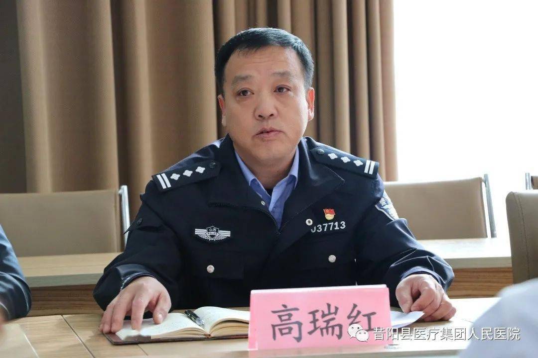 县公安局交警大队副大队长高瑞红指出:一要高度重视交通事故重伤员"预