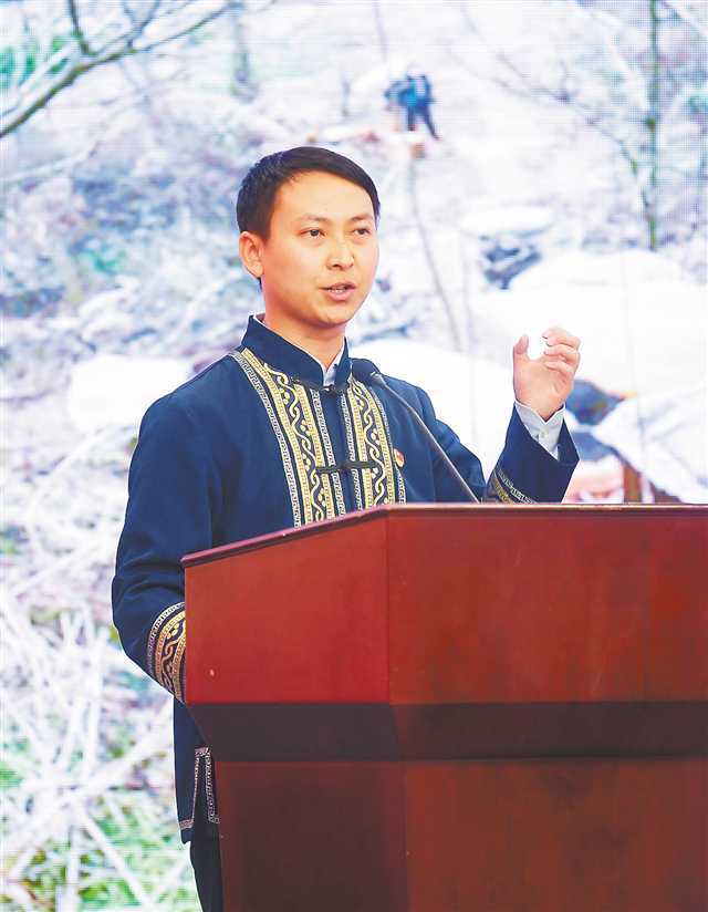 重庆举行脱贫攻坚先进事迹报告会