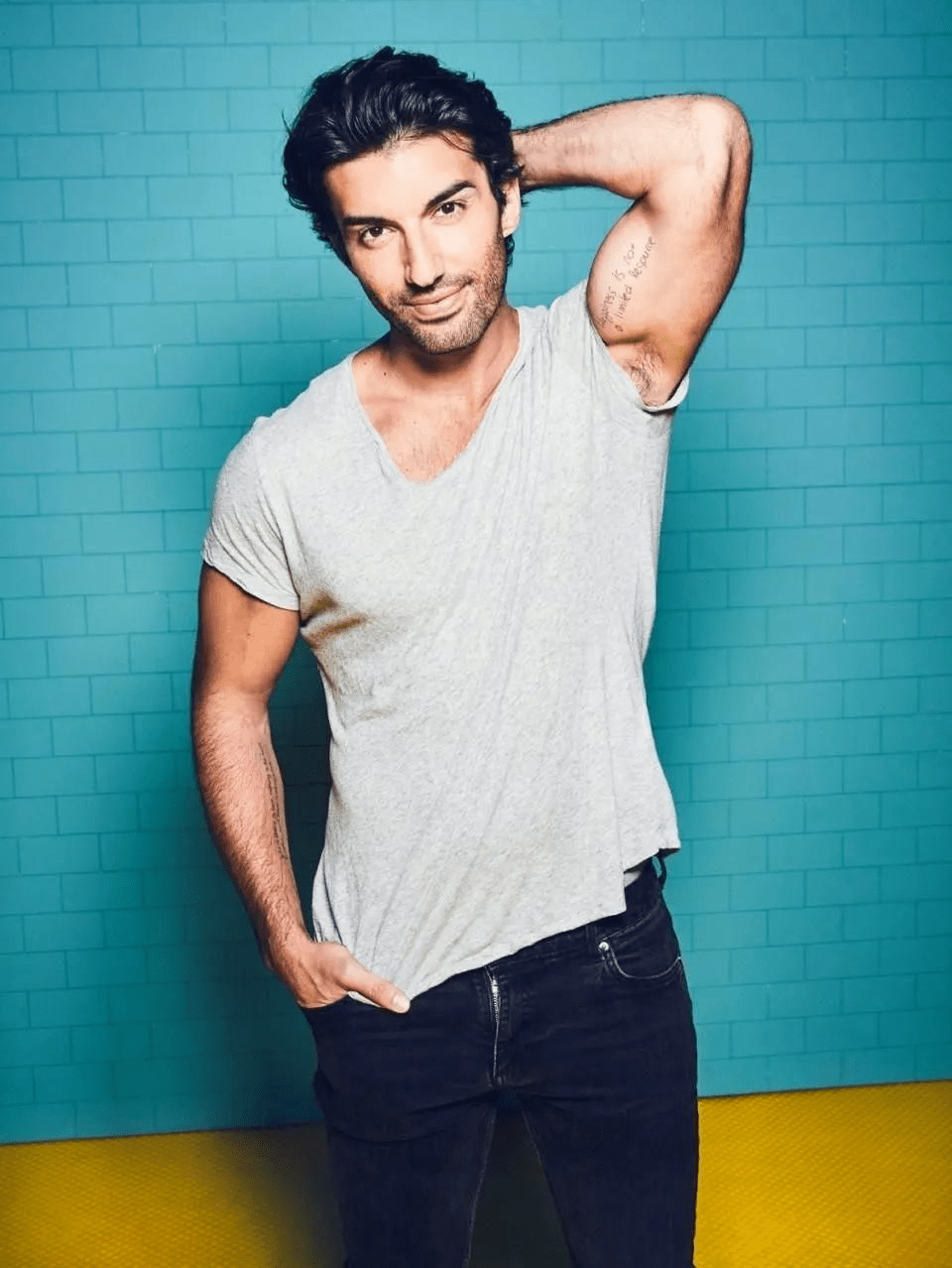 篇文章重点讲述这部电影的导演,被称为好莱坞最帅十八线的演员justin