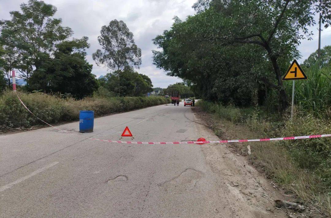 图为:设置警戒线 视频为:无人机升空现场勘查拍摄