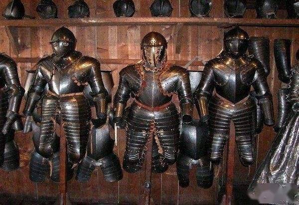 古代盔甲还原照片03对于古代士兵来说,铠甲非常重要.