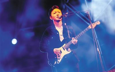 大波浪乐队:用悲观激起快乐_李剑