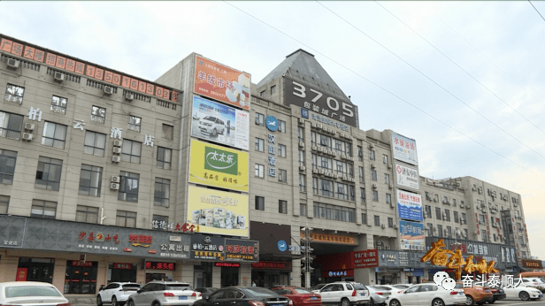 的确,上海包装城如今已经成为嘉定区的一个地标性建筑,这份成绩对陈平