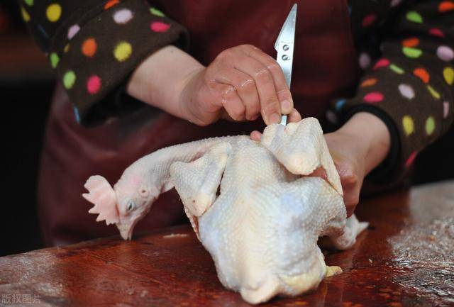 菜市场买鸡怎样分辨病死鸡教你简单4招知道后别被坑了