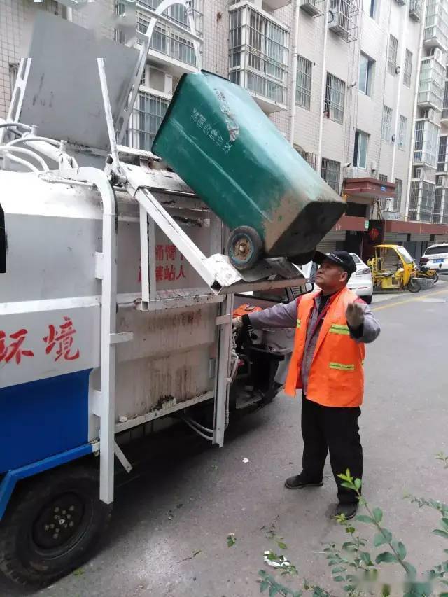 邓州环卫工人老鲁,自费18000元买自动上料垃圾清运车