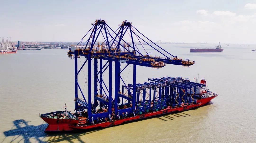 沙特吉达rsgt港与以色列海法新港港机设备陆续发运