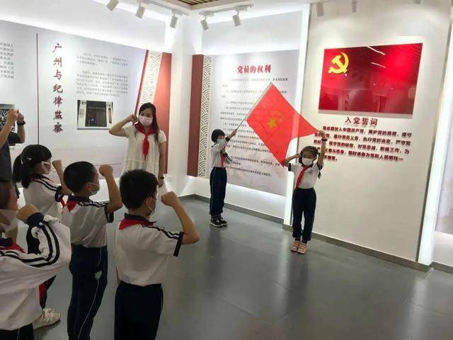 海珠党带团团带队大手牵小手晓港西马路小学传承红色基因