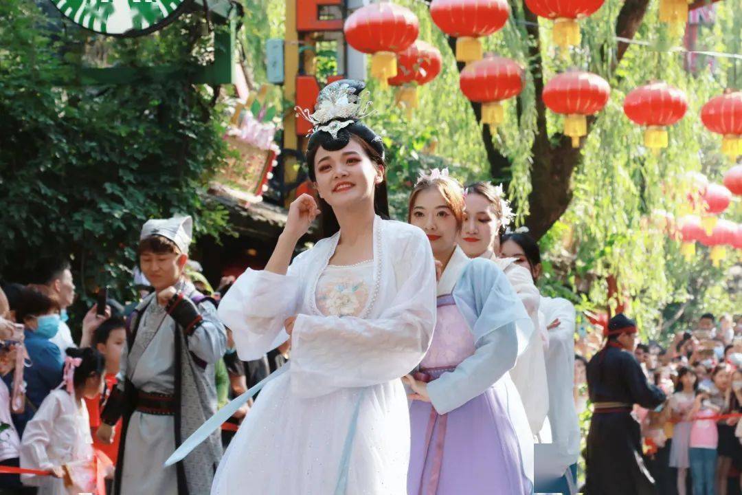 汉服游园和宋城小白来一场仙气十足的浪漫秋之旅