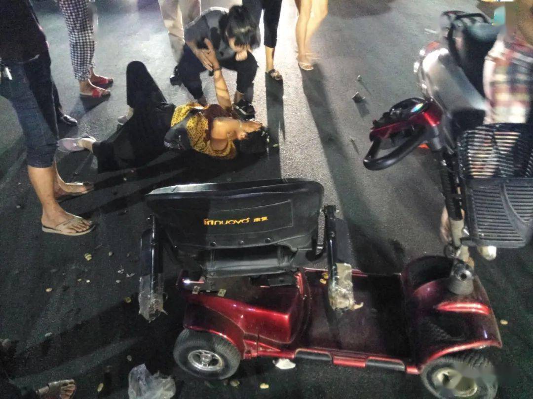 陆丰某地车祸一妇女受伤倒地