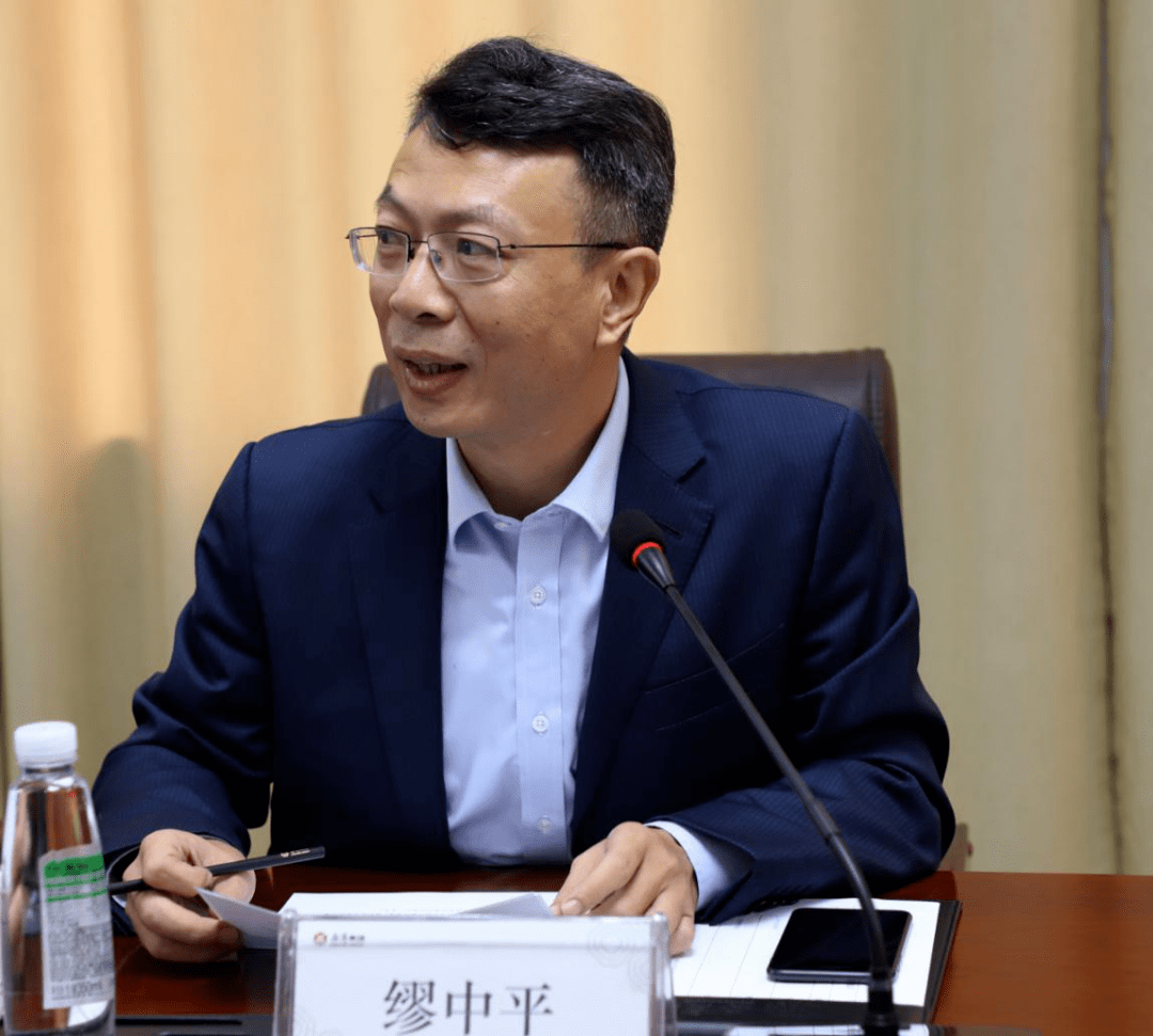 签约仪式上,西商集团黄勇总裁首先致辞,向长期以来关心和支持企业发展