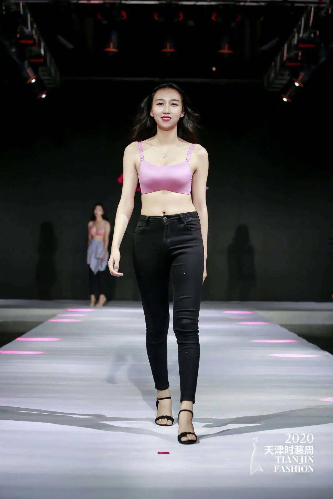 安莉芳,都市丽人2020年秋冬新品发布会_内衣