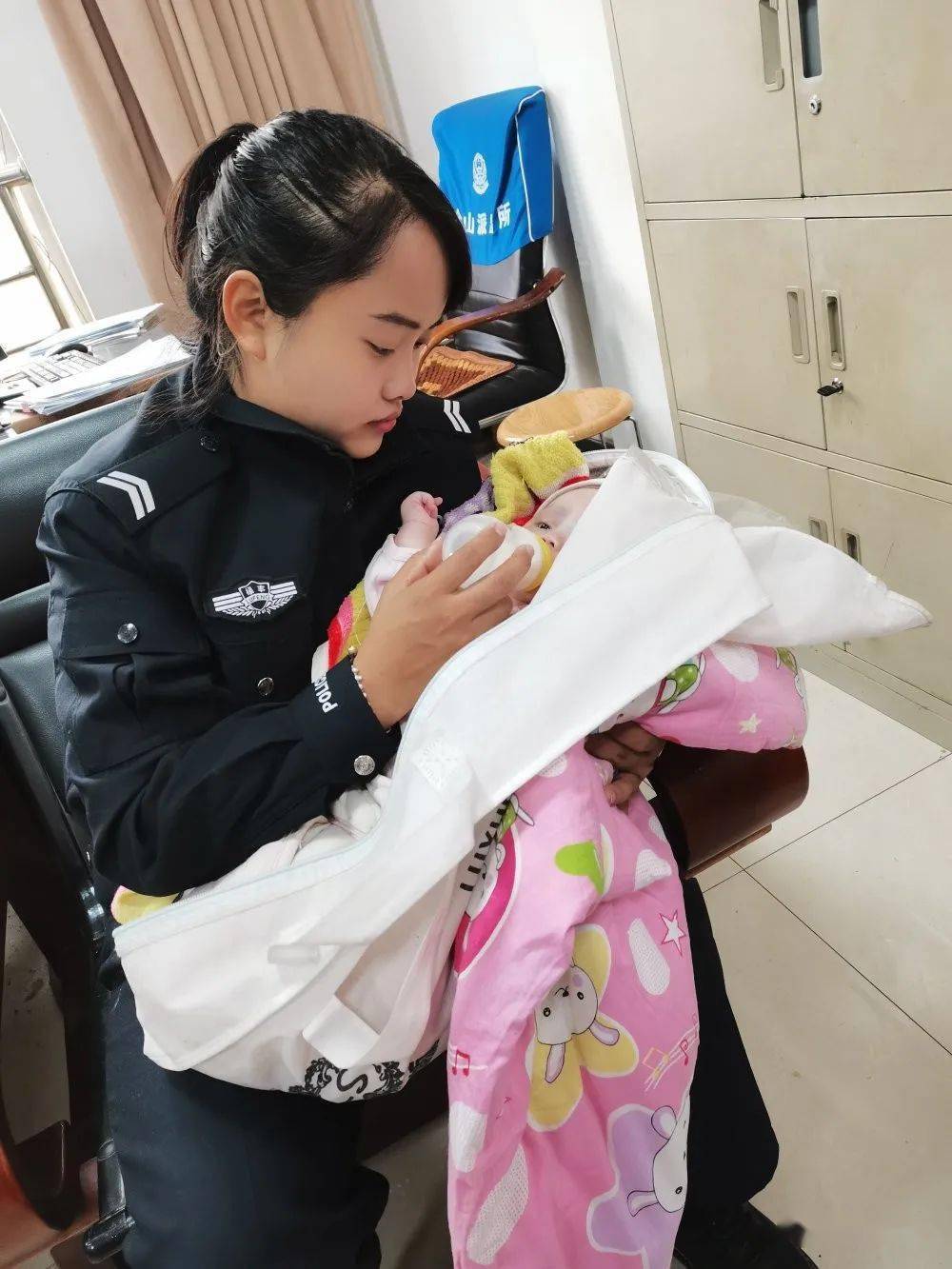 禄丰好心人捡到弃婴民警帮送福利院希望孩子的父母早日把孩子接回家