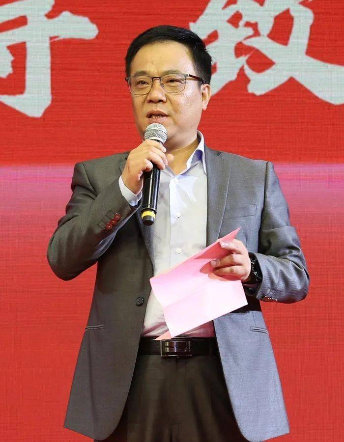 管理中心主任于明及亲和源集团有限公司董事长奚志勇分别在庆典中讲话